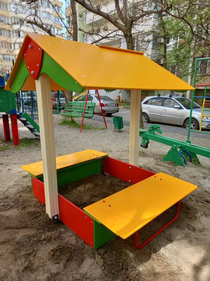 песочница для детского сада с крышей и крышками