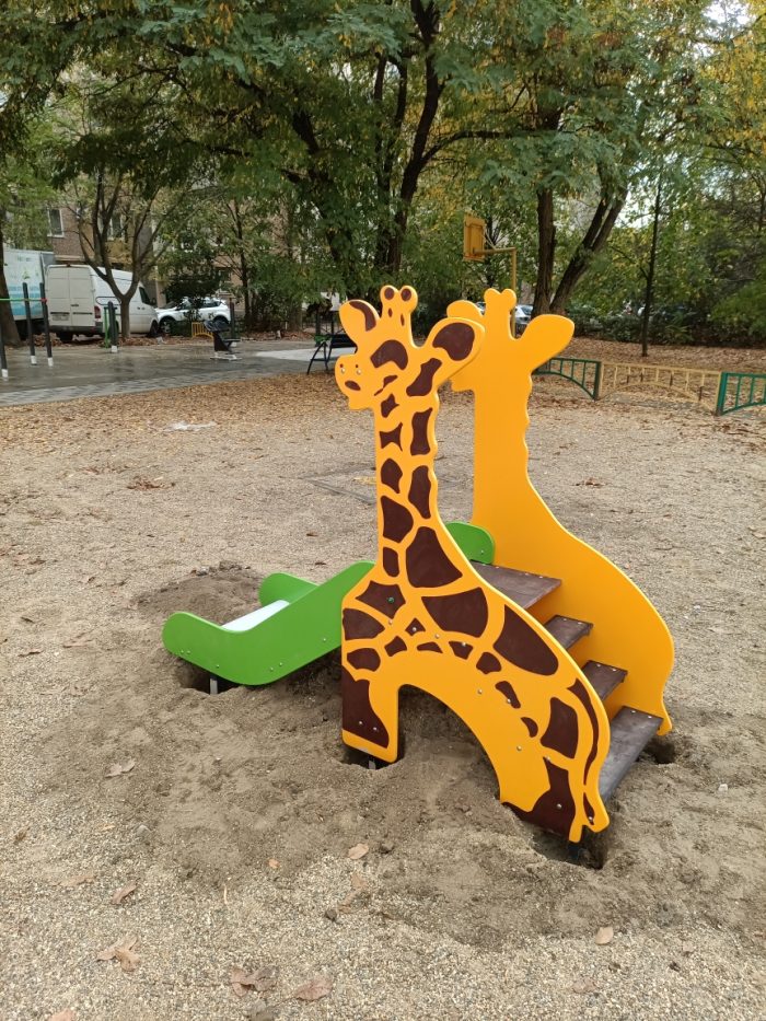 Горка жираф детская