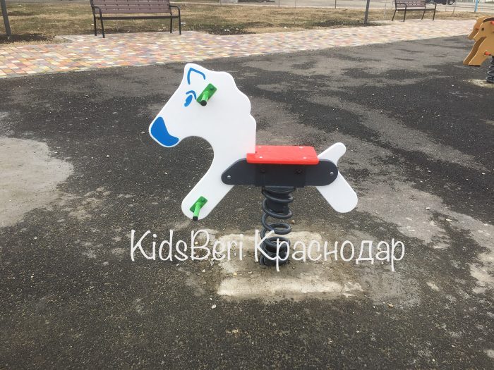 качели на пружине для детской площадки лошадка